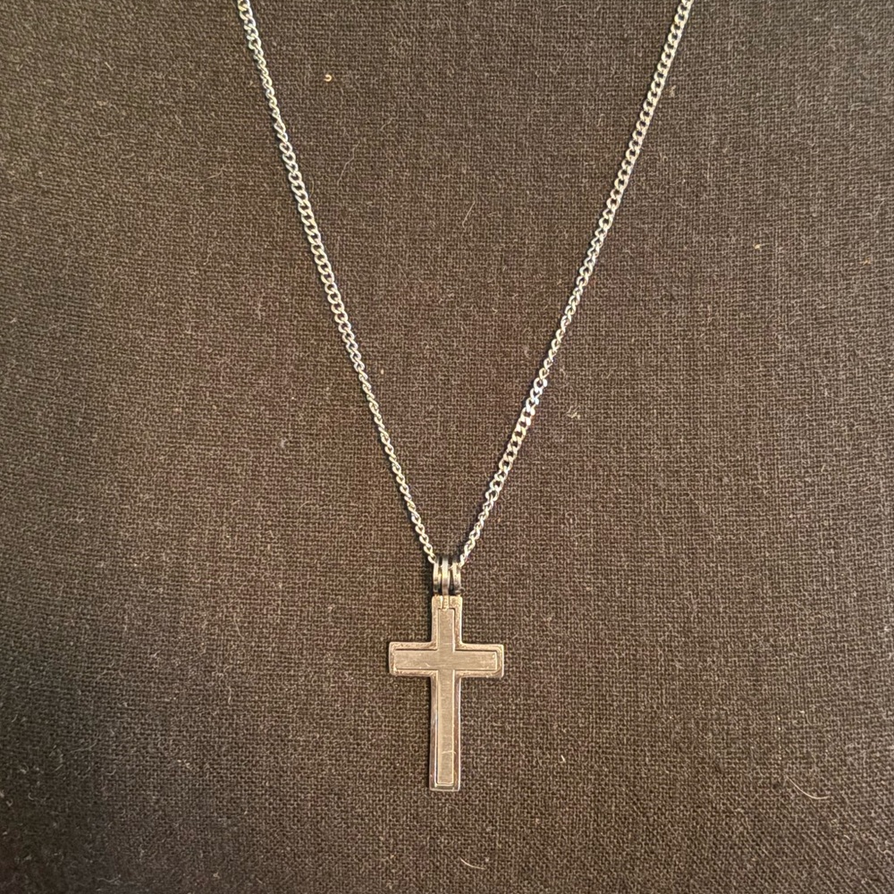 Men’s Cross Pendant & Chain